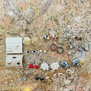 Lot of 20 vintage clip on earrings. In perfect condition. Beautiful ☀️